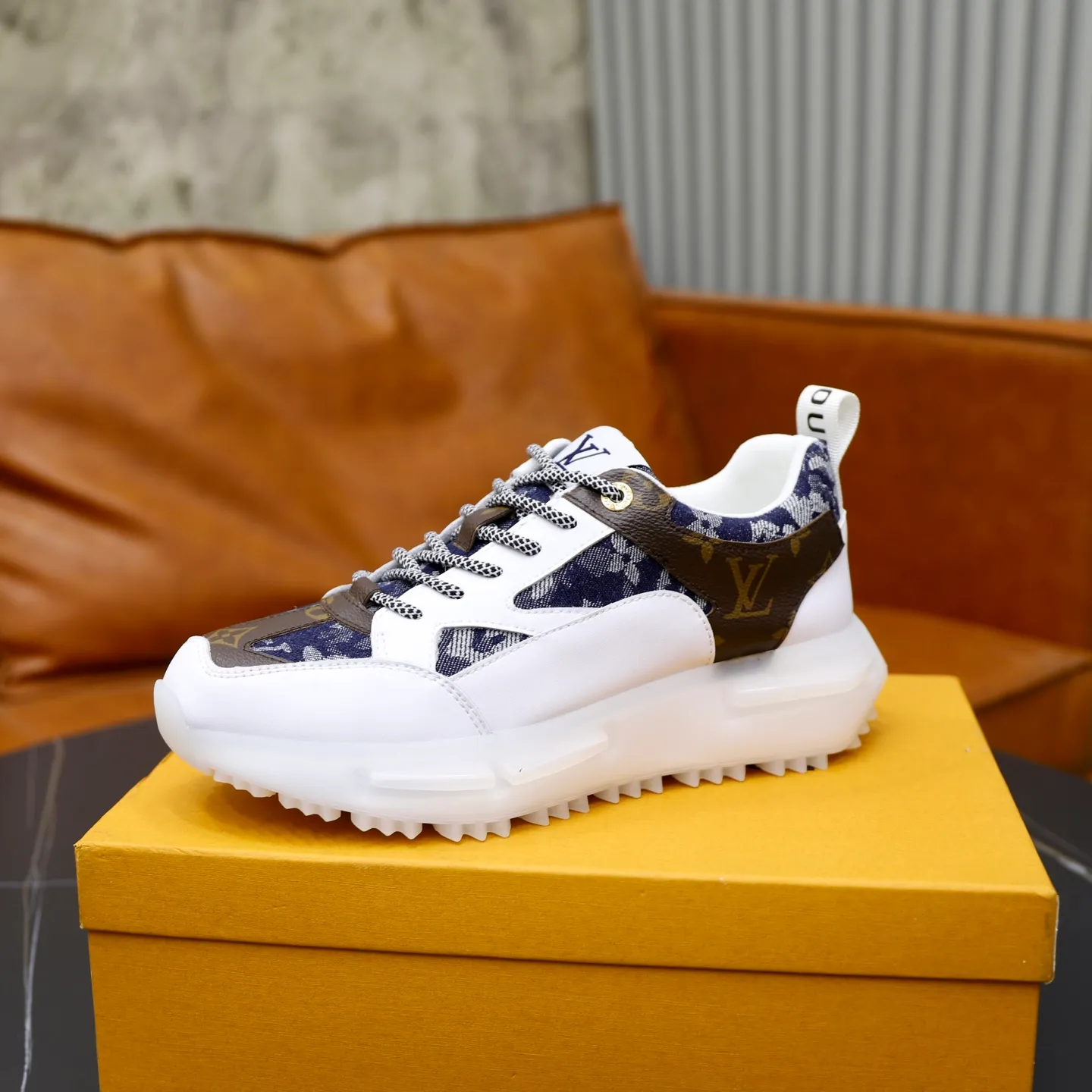 Ex-factory price: 462💰🙅‍♂️🙅‍♂️🙅‍♂️ Brand: LV Louis Vuitton Standard code: 38-44 (45 customized) Grade: Same as the official website Material: Original material splicing Comfortable and breathable lining Lightweight and wear-resistant sports outsole Style category: Men's fashionable casual shoes Running sneakers Distinguished luxury brand elements Top luxury Color: actual picture color